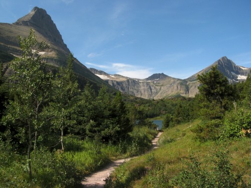 swiftcurrent_redrock-lake-peaks