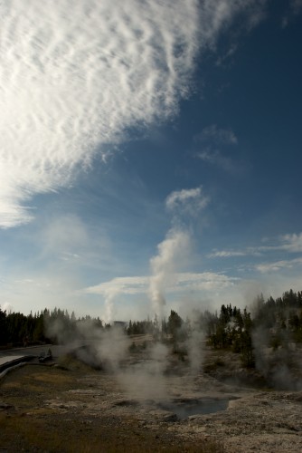 yellowstone_steam-and-cloud