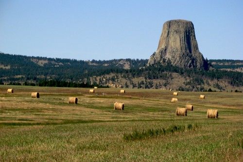 devils-tower_hay-bales
