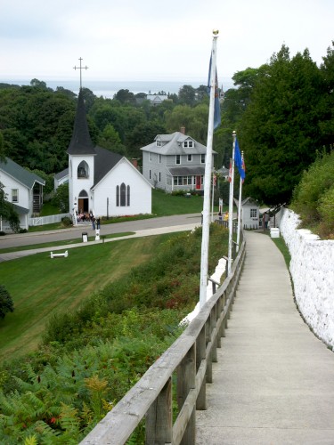 mackinac-path-and-church