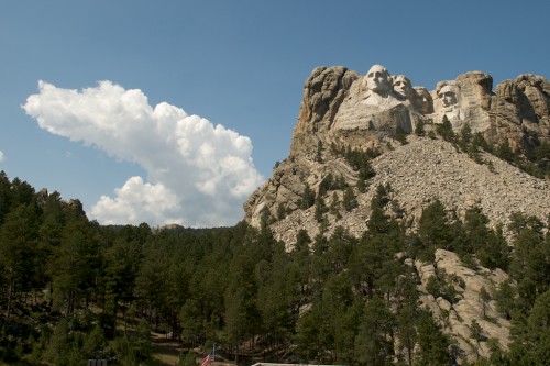 mt-rushmore_cloud