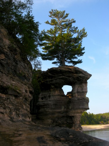 pictured-rocks_chapel-rock-side