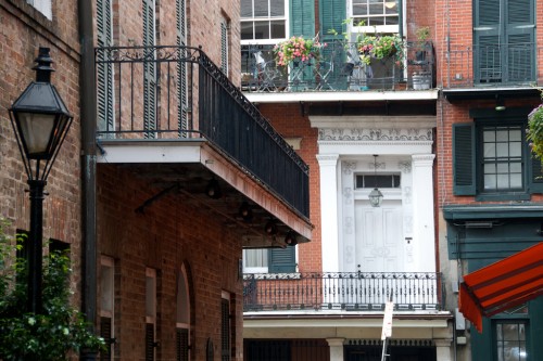 new-orleans_white-door